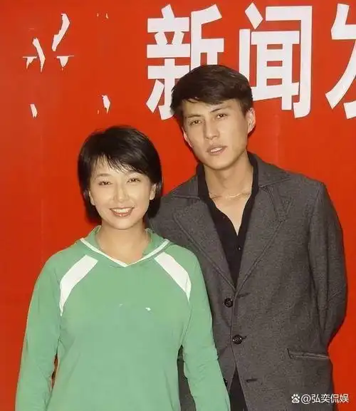 靳东与离过婚的江珊同居了5年,却为何转身娶了二婚的李佳?
