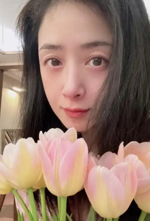 40岁蒋欣久违晒近照,瘦身成功后愈发养眼,素颜怼脸拍少女感超足_腾讯