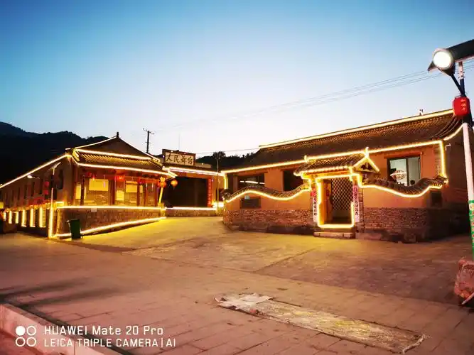 顾家台村的夜景很美