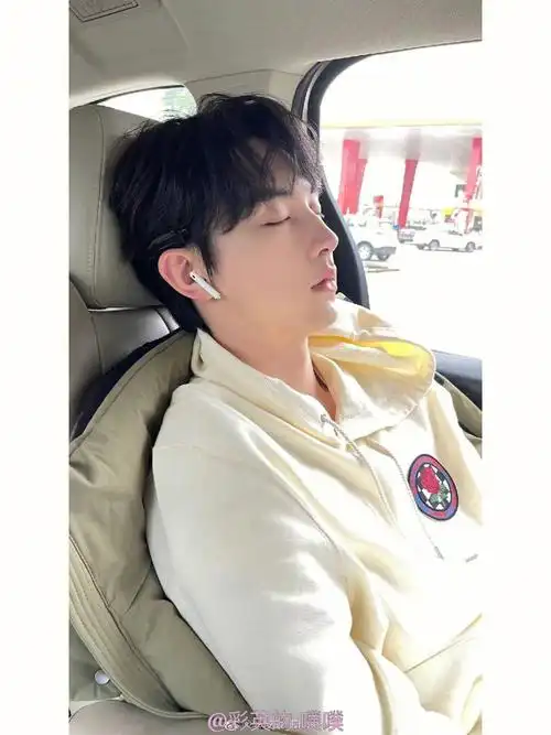 睡着的郭俊辰也太可爱了吧