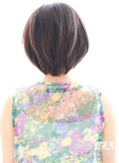 邻家女孩发型 做微甜感美人    发型将桐花头和bobo头的剪法相结合,看