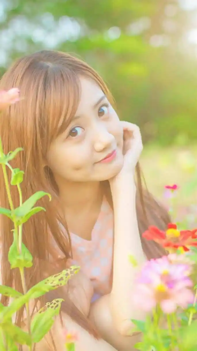 大眼睛小酒窝美女