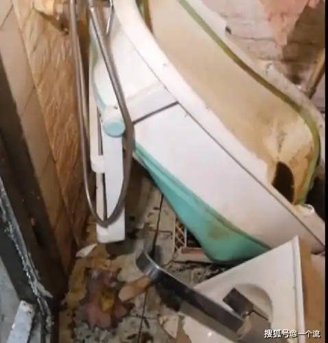 热水器爆炸,浴室面目全非,一家三口均重度烧伤休克