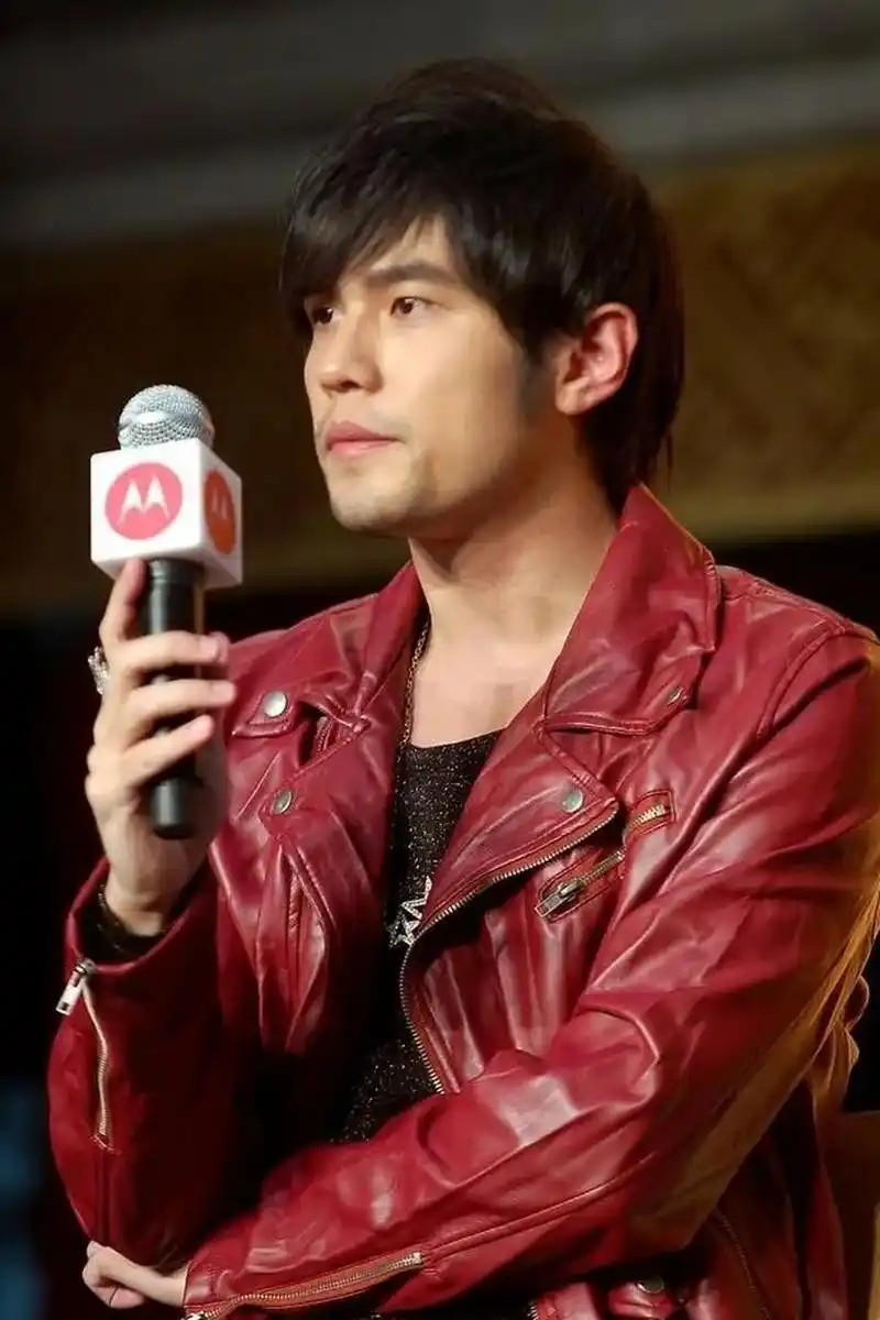 周杰伦的"时光机"侯佩岑,一个不简单的前任  周杰伦和侯佩岑的恋情,是