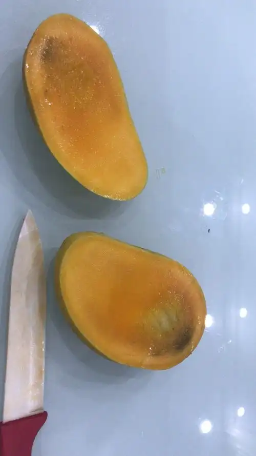 老是您好我这个芒果外表金黄很漂亮但是切开里面确实坏的这个是什么
