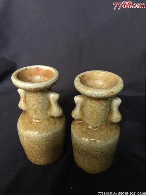 宋代龙泉窑玻璃釉双耳棒槌小瓶一对