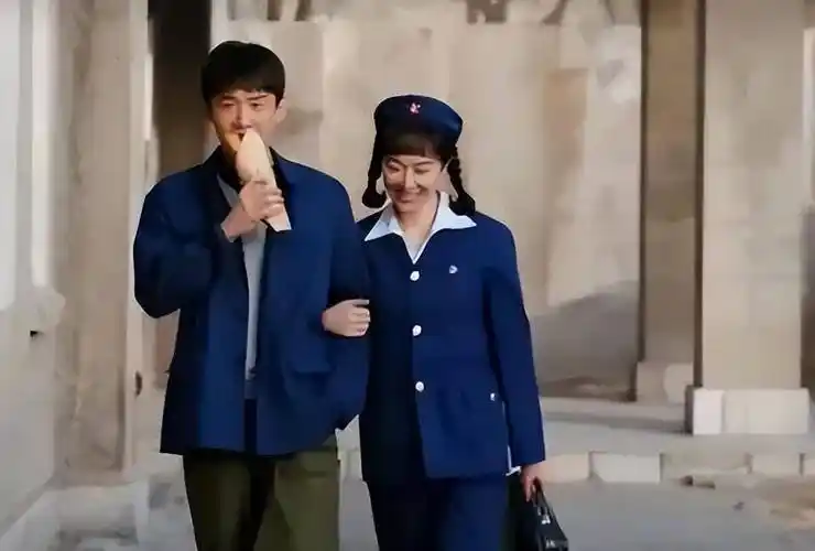 她是"抛弃"白敬亭的物质女人,也是宋丹丹的干女儿,就