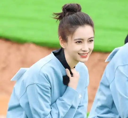 录制《跑男》九季了,杨颖终于加盟新一档节目,冲着阵容是必追了_来袭