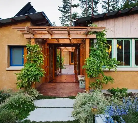 不如等到挣够了钱,就回乡下建个别墅的院子吧!