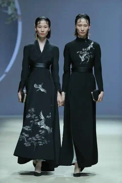 heaven gaia盖娅传说·熊英2017秋冬系列于北京发布 主题:"亘"