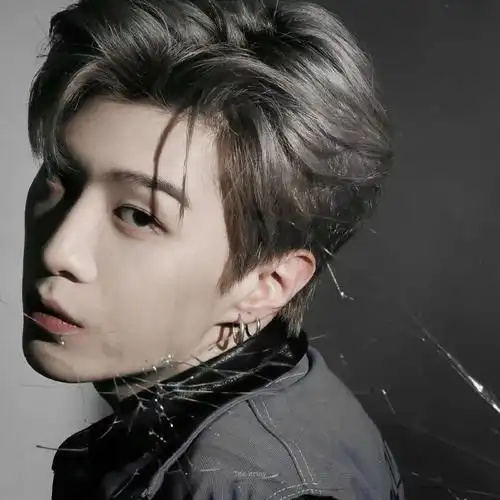 范丞丞超话fcc#范丞丞新说唱2024#  一波有氛围感的头像给你们@范丞丞