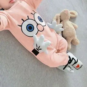 婴儿连体衣服可爱宝宝新生儿0岁7个月春秋装秋冬装长袖睡衣