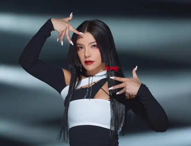 容祖儿,陈梓童,江映蓉,吕一和陈小纭5个姐姐配合默契,团魂炸裂,在三位