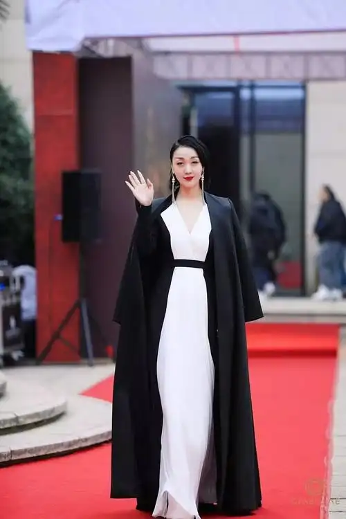 盖娅传说:熊英女士出席卡枚连上海国际舞会暨国际领袖论坛