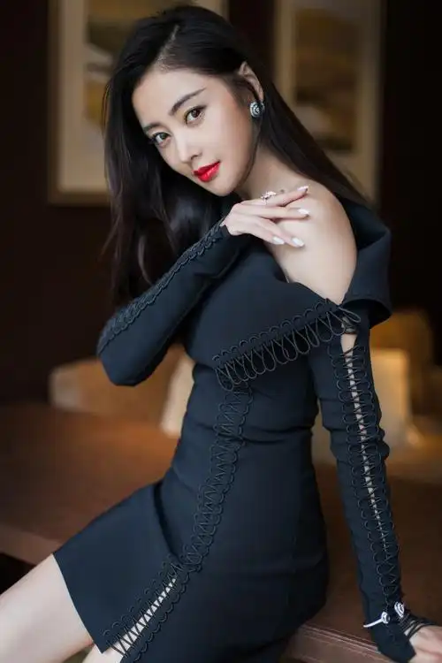 她凭借《太子妃升职记》一炮走红,你还记得那个英气潇洒的张芃吗