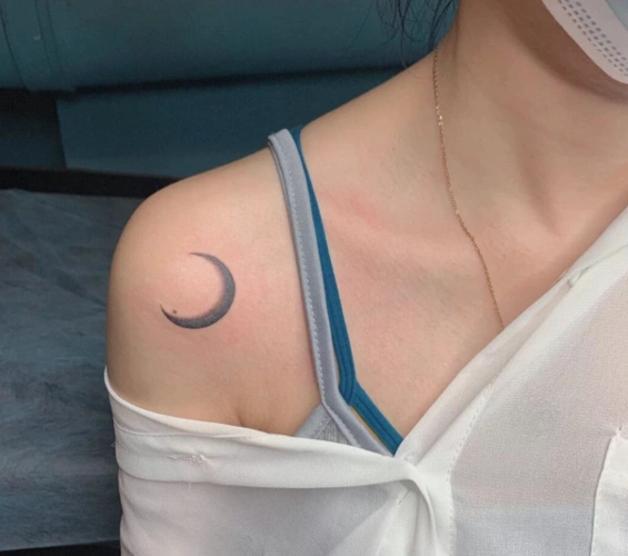 个性月亮纹身图案大全男女15