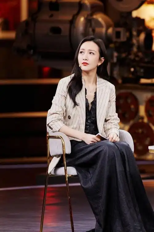 王鸥又美上了央视穿西装配阔腿裤气场全开姐就是女王