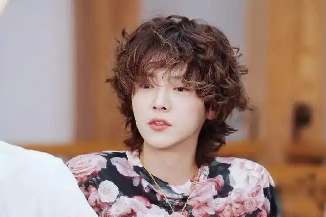 鹿晗超话#鹿晗哈哈哈哈哈#s04e10  04誓死守护的发型