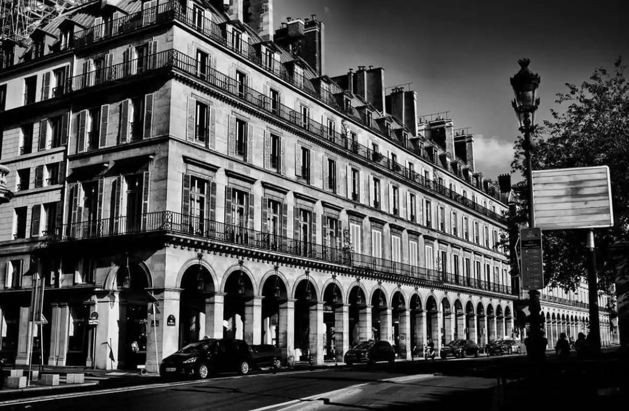 王一博巴黎时装周# 法国著名雕塑艺术家罗丹说过这样一句名言:"生活