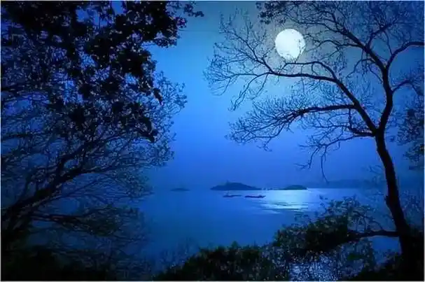 八首唯美的秋月诗词,思苦自看明月苦,人愁不是月华愁_月光里_洞庭