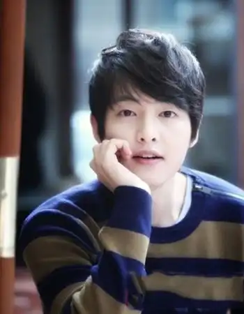 男神宋仲基帅气发型九:这款发型非常受小鲜肉的欢迎哦,乌黑的短发在发