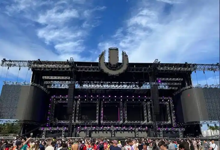 两场全球顶尖音乐节,超乎你想象的蹦迪现场_舞台_huez_at