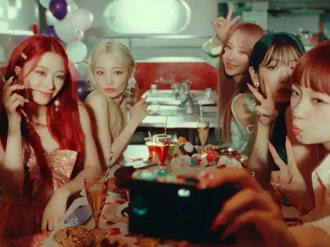 女团rocketpunch新曲flashmv