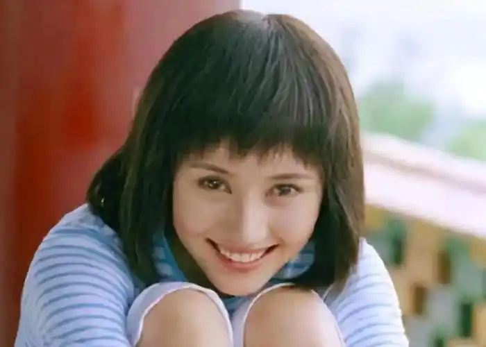 袁泉从小就是被宠在手心里的小公主.