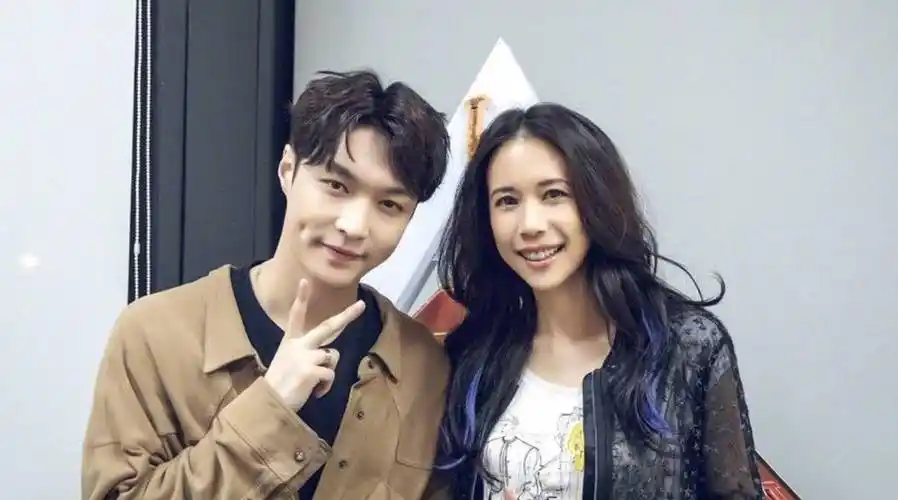 张艺兴向韩国捐2000万韩元,国内比国外还用心,网友:留点老婆本_明星