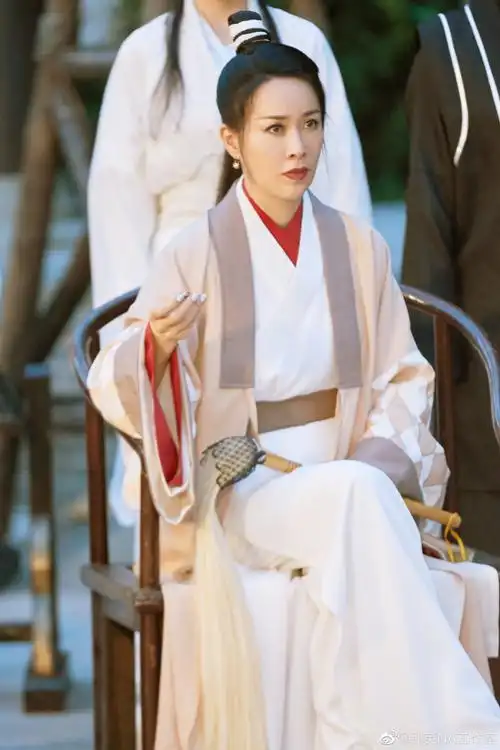 萌探探探案#剧照来喽,莫愁师姐@那英拂尘在手,战斗力up up