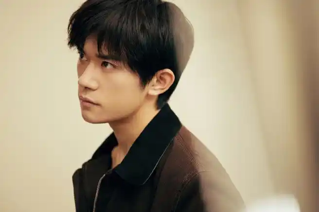 易烊千玺复古外套