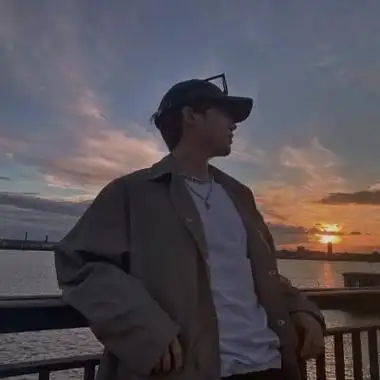 由美头网整理发布,男生头像频道提供更多与痞帅,男头,全新,酷拽,最新