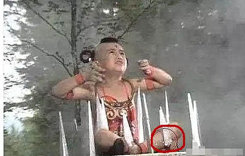 《西游记》穿帮镜头,唐僧居然没有忍住笑出来,还是蛮可爱的啊!