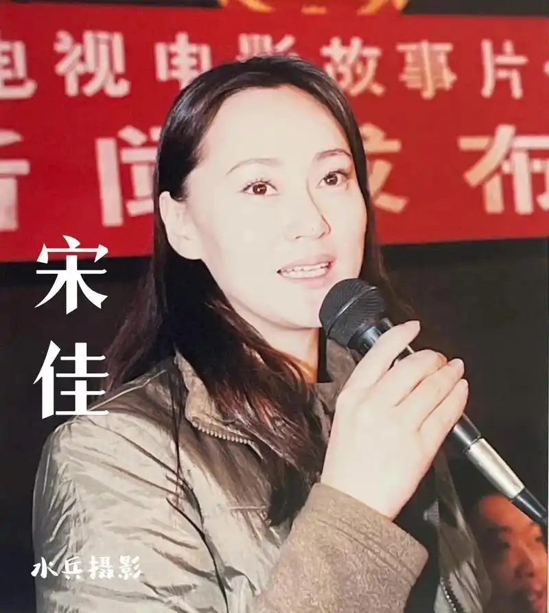 水兵摄影:中国影视女演员-宋佳.【宋佳简介选自网络】  宋佳 - 抖音