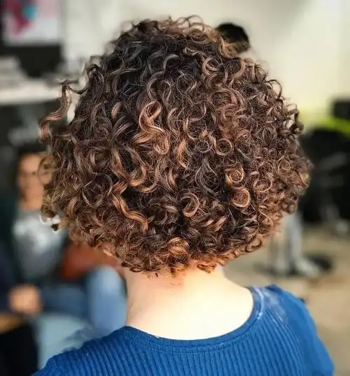 适合五六十岁女人的抱团卷,时髦洋气又显发量,好打理又显年轻