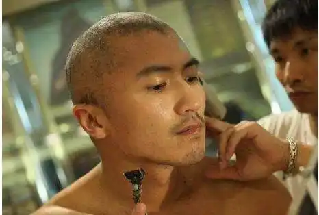 男明星谁更帅,来比比光头,鹿晗张艺兴小时候才有