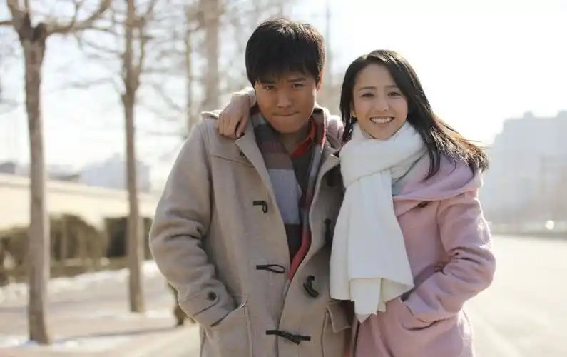 佟丽娅陈思诚离婚不到一年,女方当上文代会代表,男方却鲜少露面