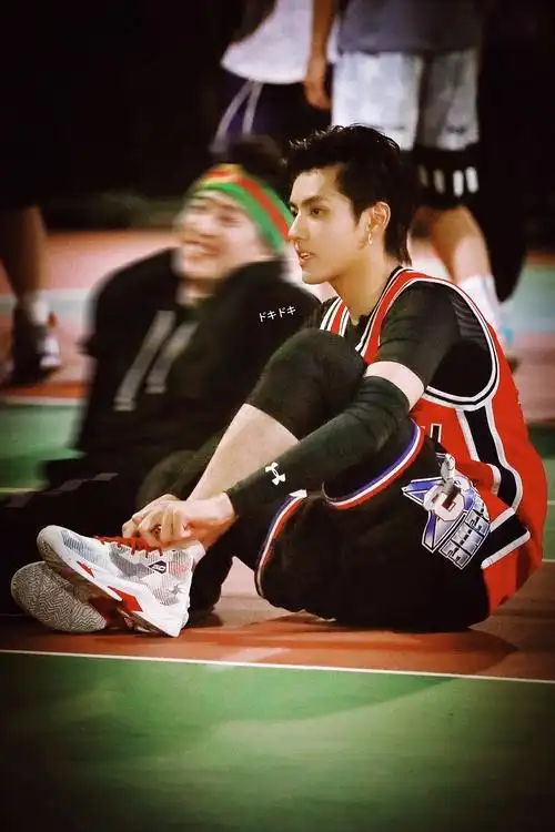 粉丝高清图 吴亦凡射的不是篮筐,是我的心 打篮球的男生好78苏啊 吴