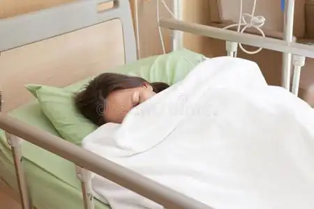 住院女病人照片