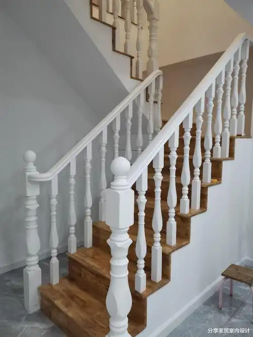 做完保洁的新房还没任何的家具家电就很漂亮楼梯很满意晒晒