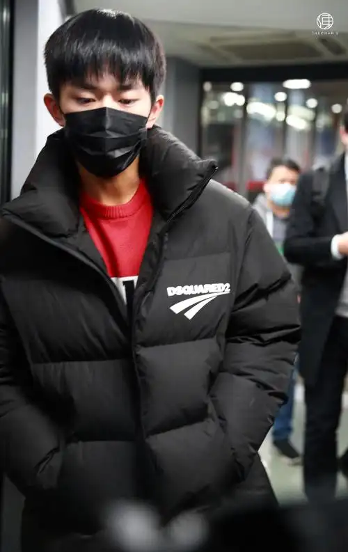 千玺送你一朵小红花##易烊千玺后座剧场#易烊千玺韦一航(宝贝你在笑啥