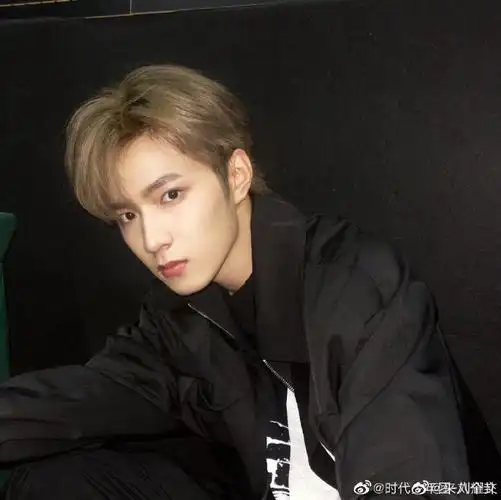 刘耀文三七分刘海