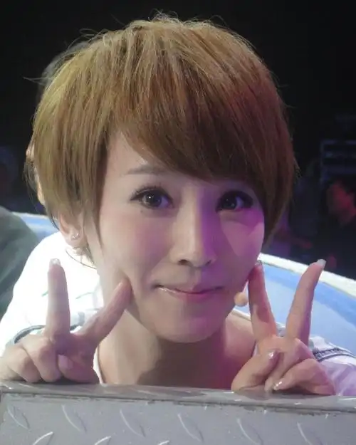 吴京谢楠 谢楠个人资料 谢楠微博 谢楠男友 谢楠整容前 大左谢楠 主播