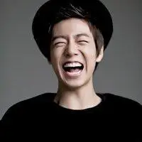 阳光爱笑开朗男生头像_微信头像图片大全