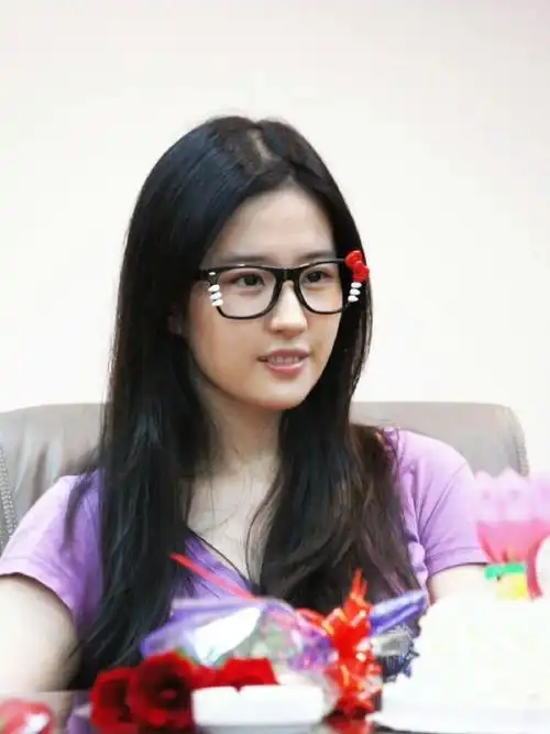 请欣赏刘亦菲早期盛世美颜92