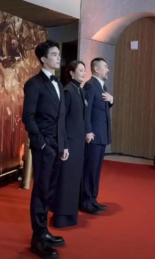 上海这一夜唐嫣张雨绮性感龚俊显俏皮周迅装扮引发热议