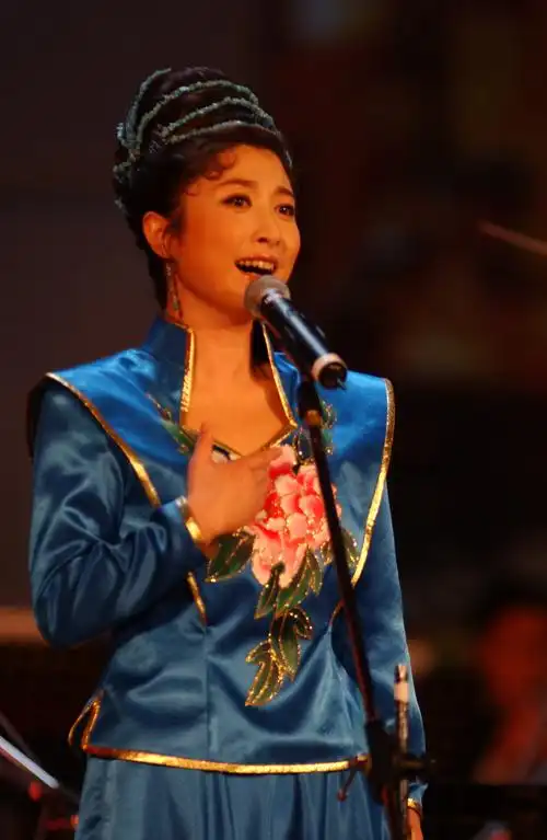 data-lemmaid="3488218">中央民族歌舞团 /a>女高音歌唱家, a target=