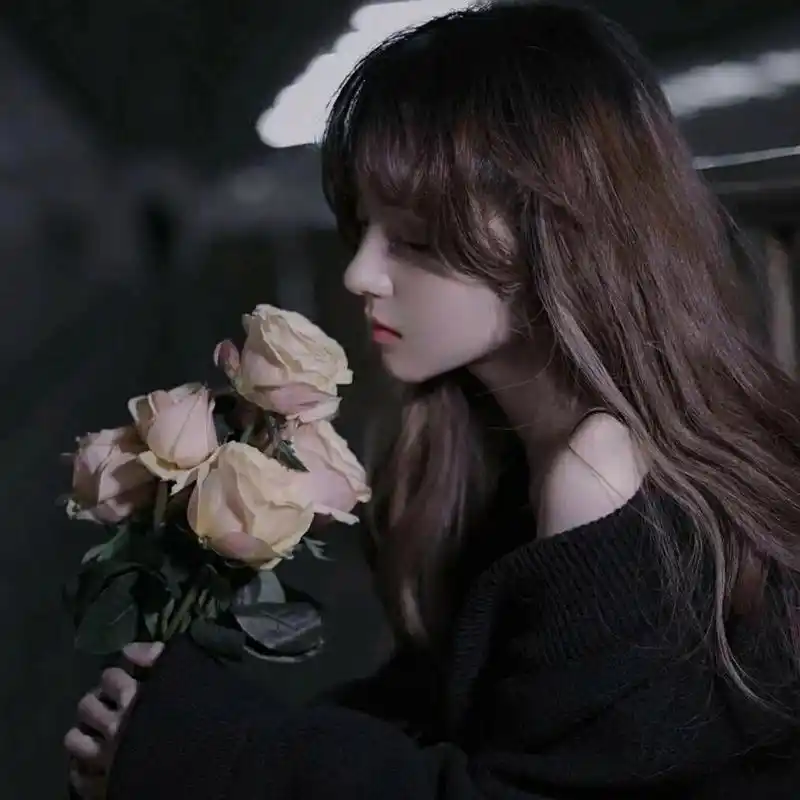 黑色系女生头像 变成优秀的人