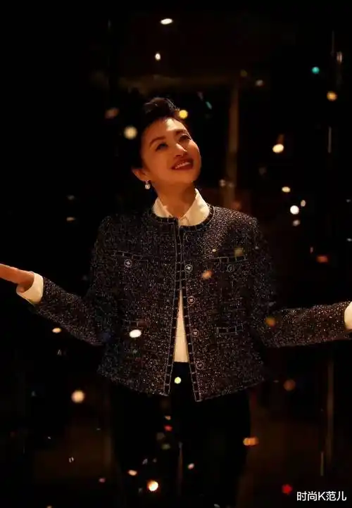 所以,演绎造型就变得更加轻松了,加上周涛有着168厘米完美的女神身高