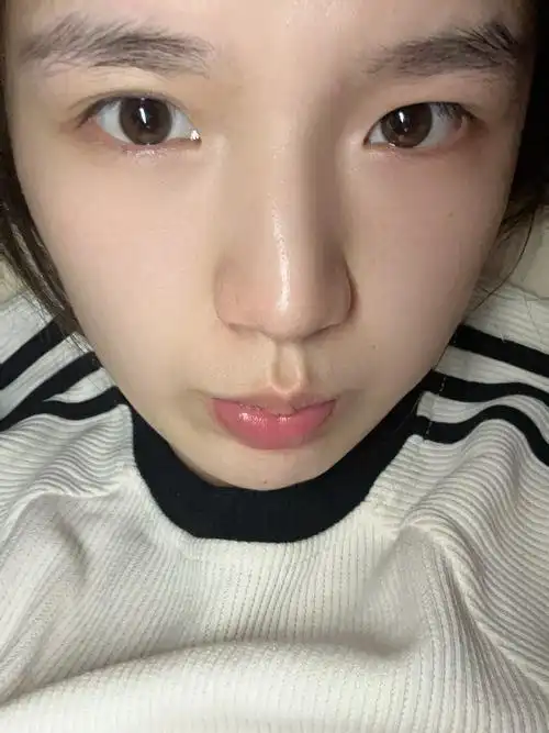 女大学生的素颜状态!